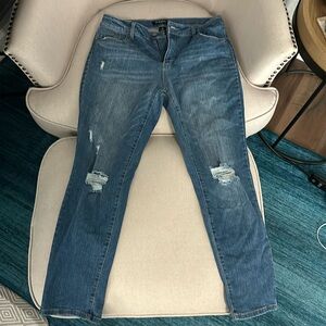 Distressed skinny jean